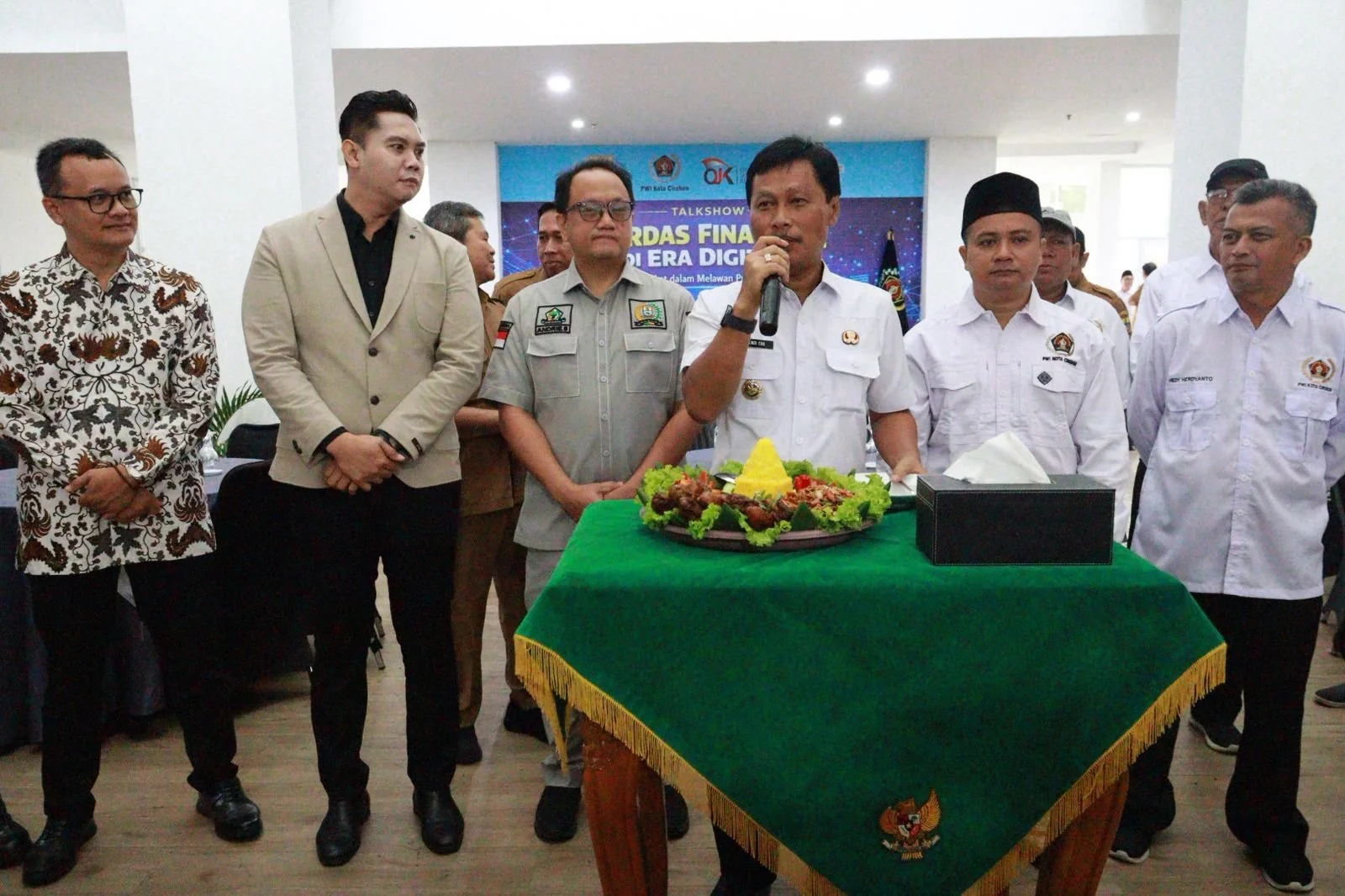 Wali Kota Cirebon, Effendi Edo, menegaskan bahwa kredibilitas pers adalah benteng terakhir masyarakat agar tidak tersesat dalam labirin disinformasi.Dok-Dede Sofyan Hadi