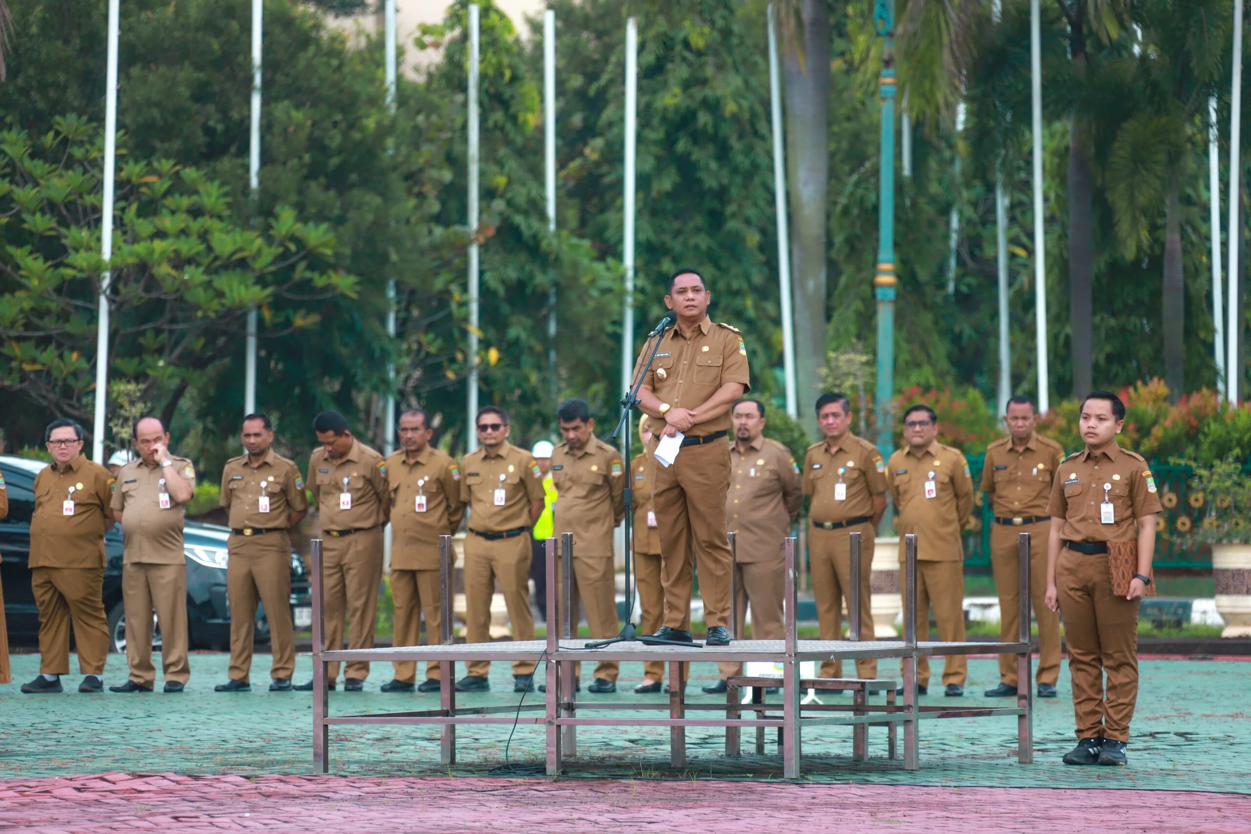 KESEHATAN : Menyikapi adanya kasus Super Flu di Provinsi Jawa Barat, Pelaksana Tugas (Plt) Bupati Bekasi dr. Asep Surya Atmaja meminta masyarakat Kabupaten Bekasi untuk meningkatkan kewaspadaan dengan menjaga kesehatan. Foto : Endar Raziq