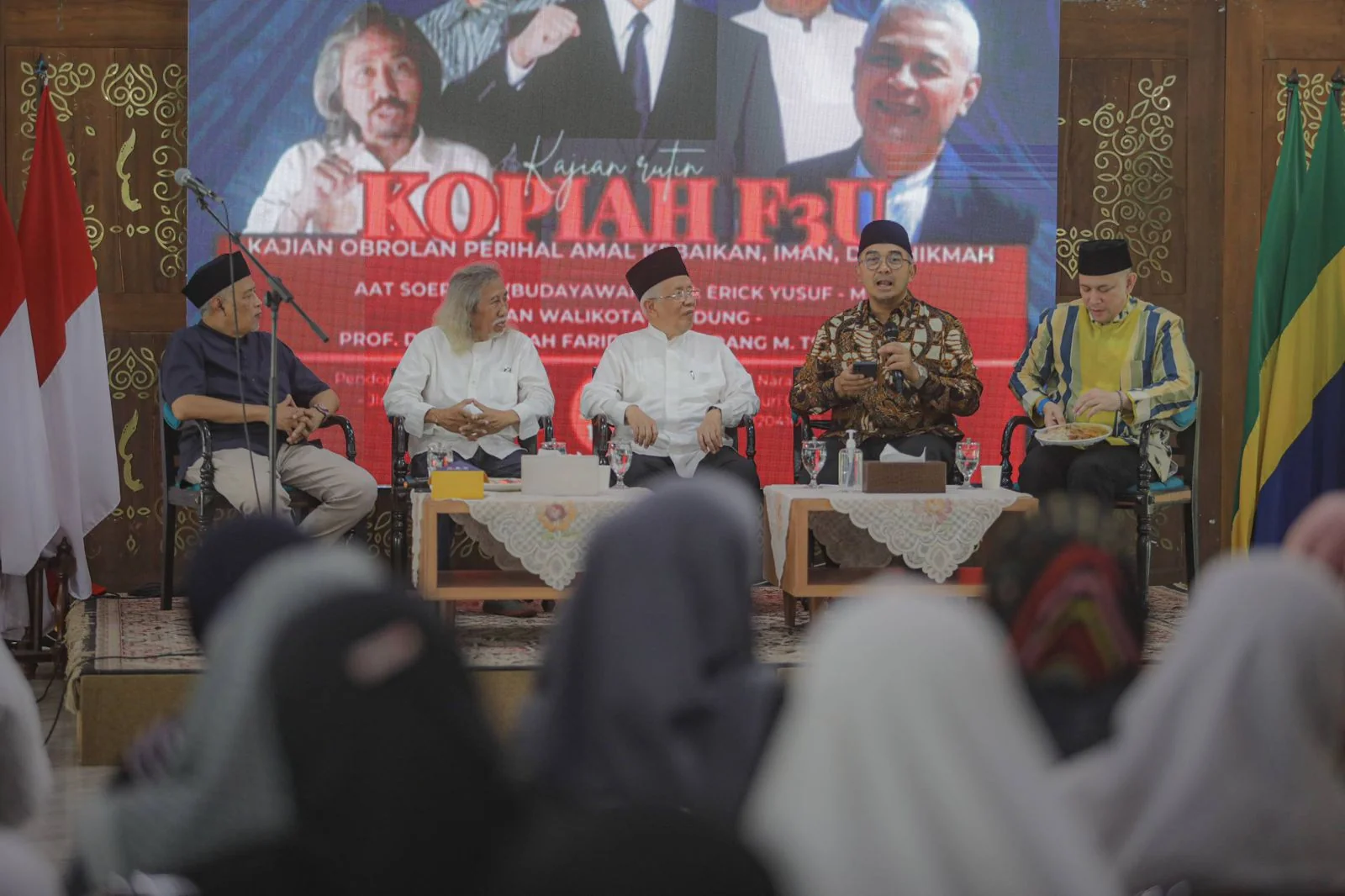 Wali Kota Bandung Muhammad Farhan merefleksikan bahwa pemimpin bukanlah posisi yang menghadirkan kenyamanan, melainkan kesiapan untuk menghadapi berbagai ketidaknyamanan secara langsung di tengah masyarakat.Dok-Diskominfo Kota Bandung