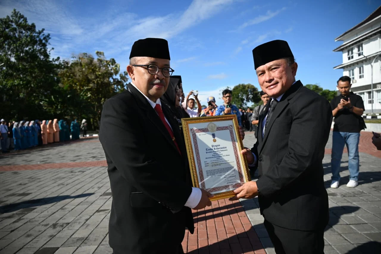 Bupati Kuningan, Dr. H. Dian Rachmat Yanuar, Msi bertindak langsung sebagai Inspektur Upacara.Ist