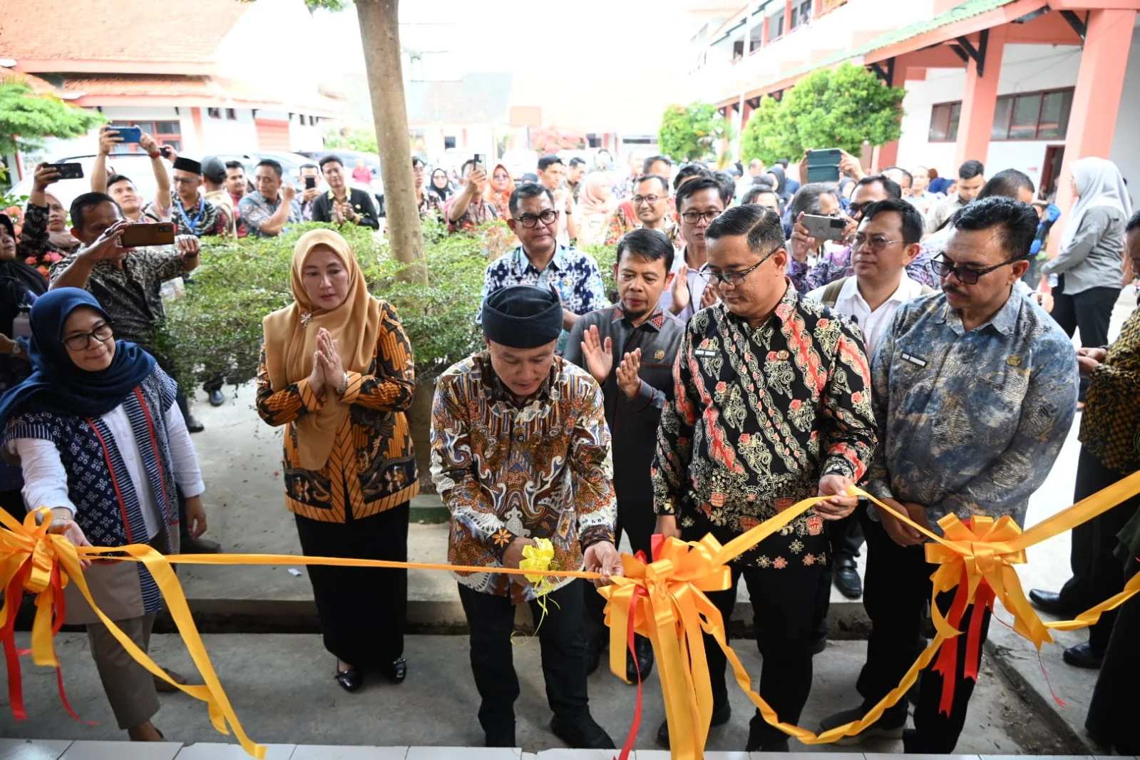 Bupati Kuningan Dr. H. Dian Rachmat Yanuar, M.Si. menjelaskan, Sekolah Rakyat merupakan program pendidikan gratis berbasis asrama yang digagas oleh Presiden RI Prabowo Subianto.Ist