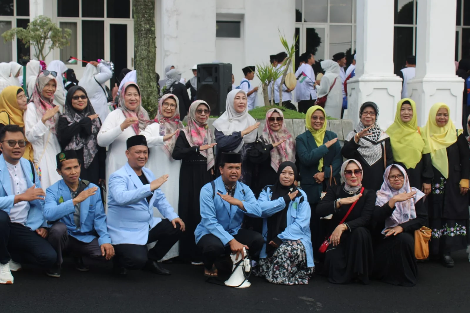 Wakil Bupati Kuningan, Tuti Andriani, S.H., M.Kn., dalam sambutannya menyampaikan apresiasi kepada seluruh pihak yang terlibat, termasuk DMI, BKPRMI, GOW, Kementerian Agama, para DKM, organisasi perempuan, serta Forkopimda Kabupaten Kuningan.Dok-IKP/Disko