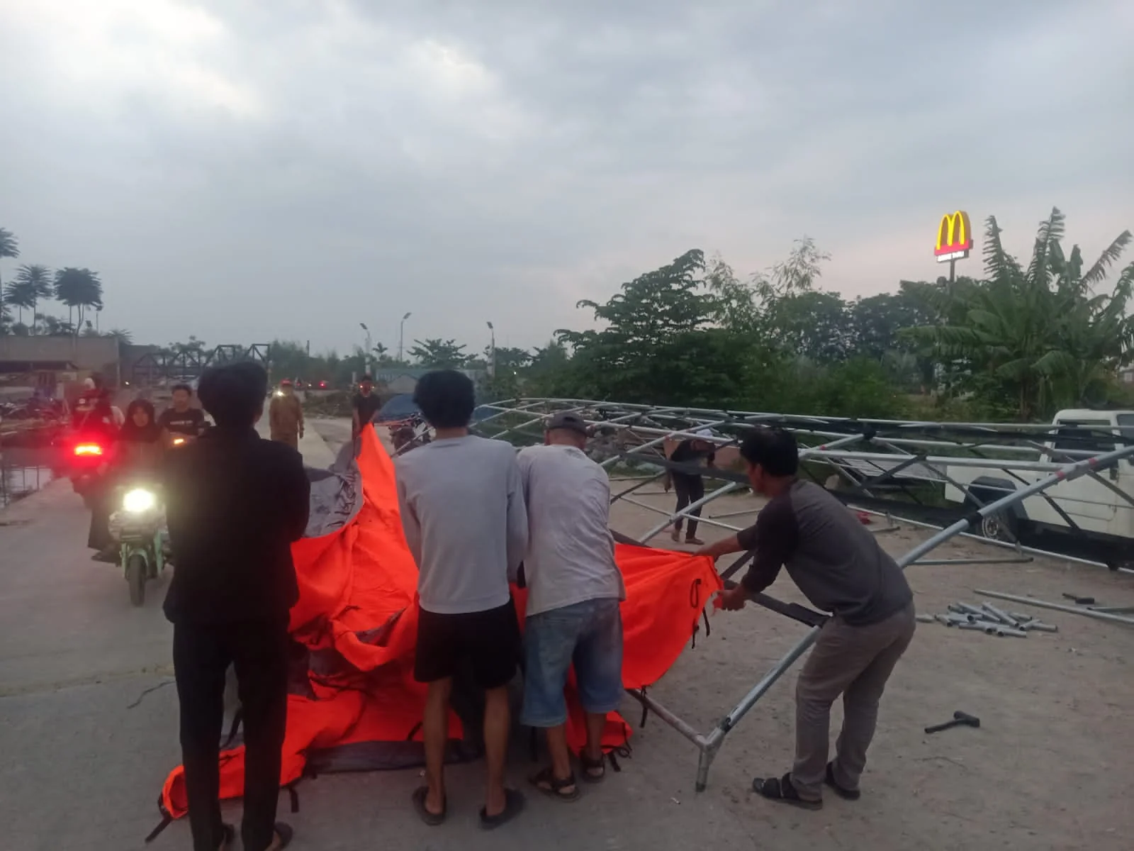 Pemkab Bekasi Dirikan Tenda Darurat bagi Warga Terdampak Penertiban.Ist