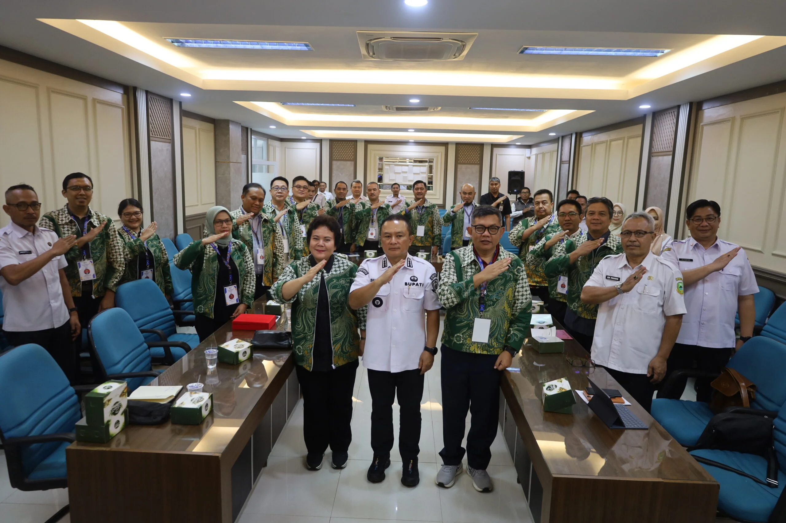 Bupati Kuningan, Dr. H. Dian Rachmat Yanuar, M.Si, menerima secara langsung kunjungan dan audiensi peserta Visitasi Kepemimpinan Nasional (VKN) dari Pelatihan Kepemimpinan Nasional (PKN) Tingkat II Angkatan III Tahun 2026.Dok-Diskominfo Kuningan