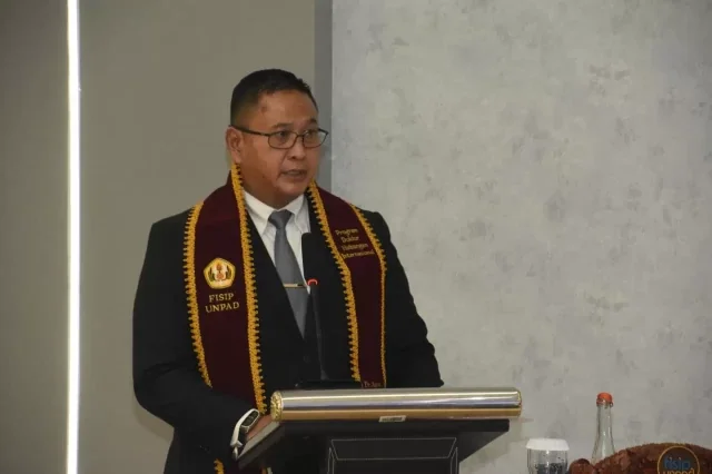 Kasdan III Siliwangi Brigjen Agus Agus Bhakti meraih gelar  doktor di Universitas Padjadjaran.