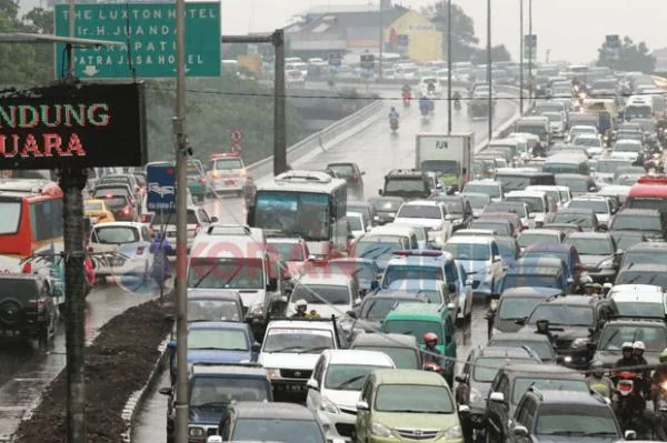 Kemacetan akan terjadi di sejumlah ruas jalan di Kota Bandung setiap weekend dan hari libur, terutama liburan Natal dan Tahun Baru.