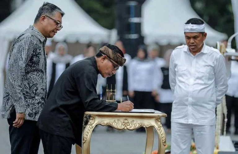 Gubernur Jabar Lantik 641 Kepala SMA, SMK dan SLB Berkonsep Pemenuhan Kerja Lebih Efisien