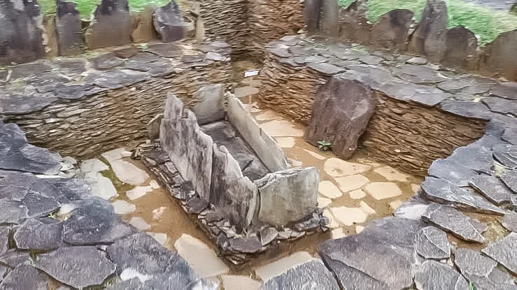 Peti Kubur Batu di Kuningan peninggalan sejarah dan budaya di Jawa Barat.