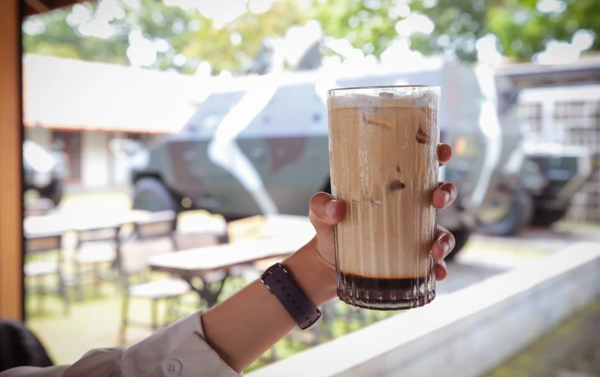 Cenghar Kopi, sebuah coffee shop yang terletak di dalam Museum Kavaleri Bandung.Ist