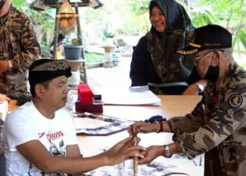 KDM Bertemu Pengrajin Tongkat.Ist