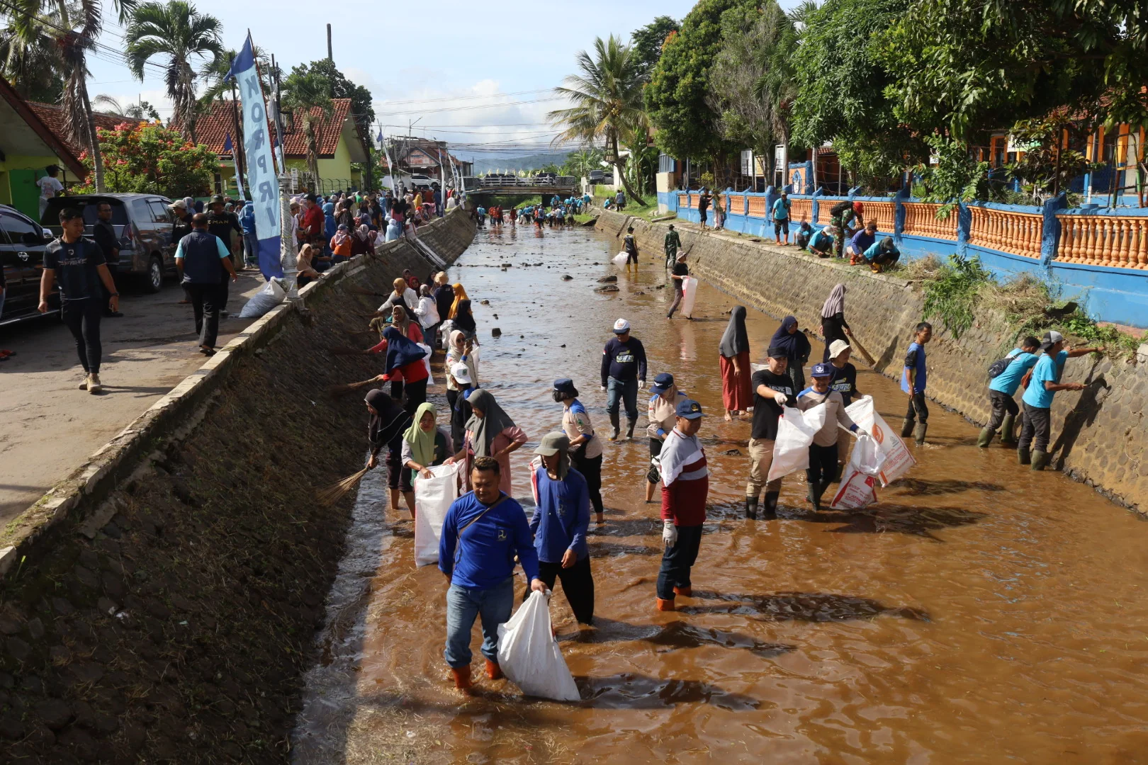 Bupati Kuningan, Dr. H. Dian Rachmat Yanuar, M.Si., menilai aksi bersih sungai tersebut penting sebagai upaya merespons kondisi kualitas air.Ist