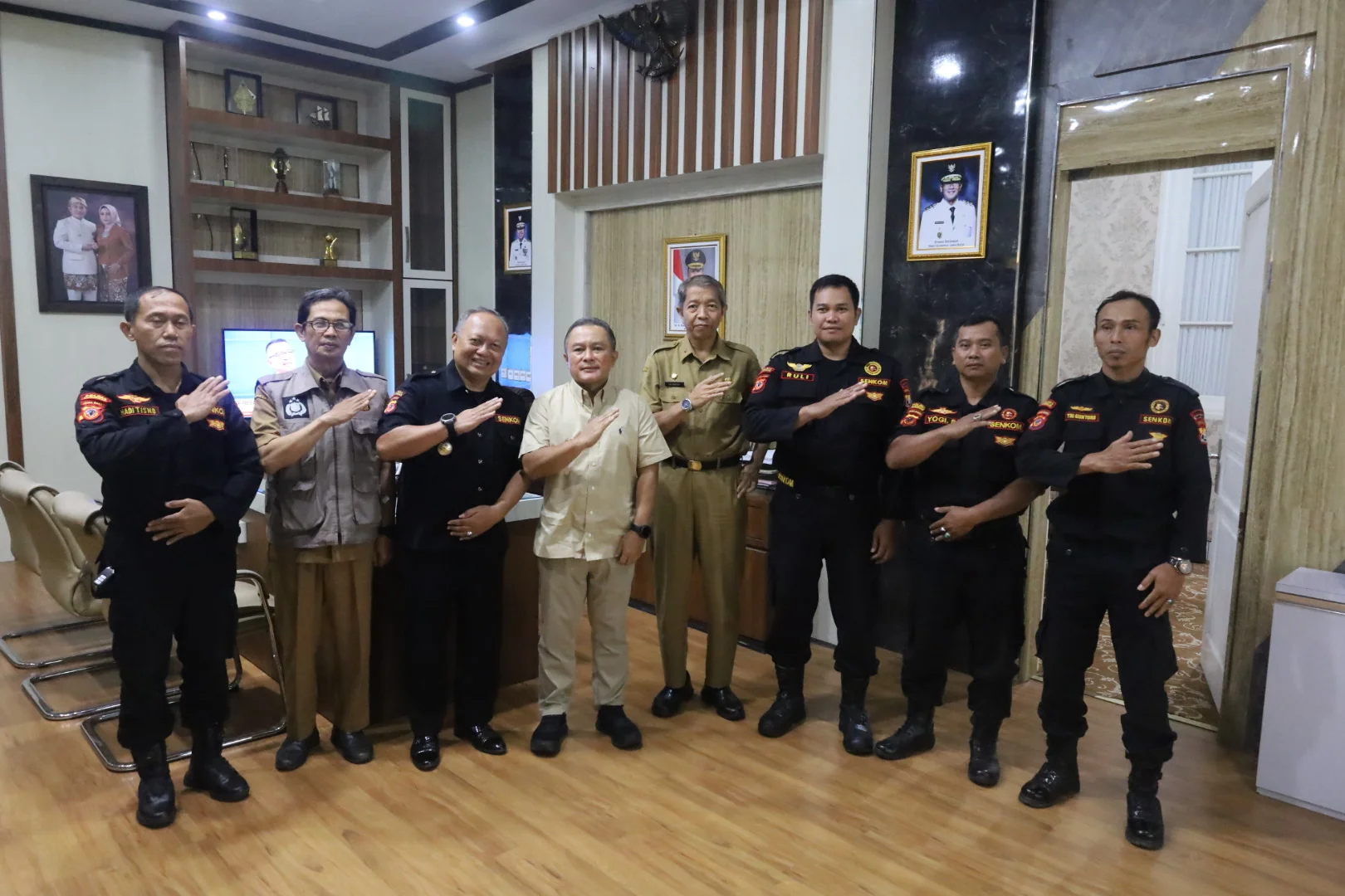 Jajaran Senkom Mitra Polri Kabupaten Kuningan bersilaturahmi dengan Bupati Kuningan, Dr. H. Dian Rachmat Yanuar, M.Si.Dok-T/IKP/Diskominfo