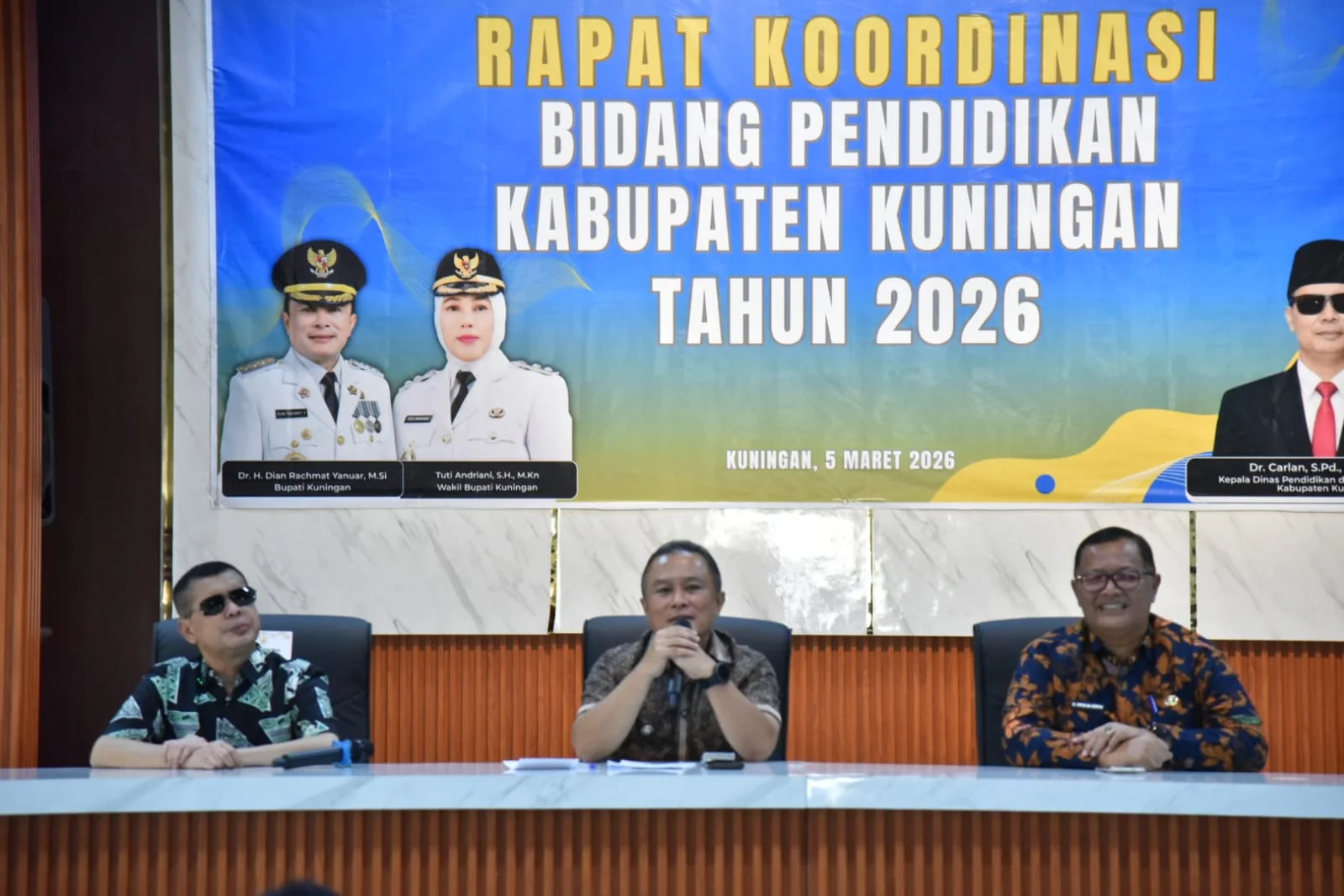 Bupati Kuningan Dr. H. Dian Rachmat Yanuar, M.Si dan dihadiri Kepala Dinas Pendidikan dan Kebudayaan Dr. Carlan, S.Pd., M.M.Pd. , Sekretaris  H. Pipin Mansur Aripin M. Pd, Para Kabid Disdikbud serta jajaran, para camat, serta 361 kepala desa dan 15 lurah