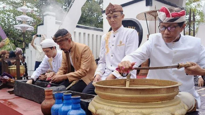 Warisan Budaya Leluhur, Disbudpora Ciamis Dorong Lestarikan Jamasan Pusaka Jambansari