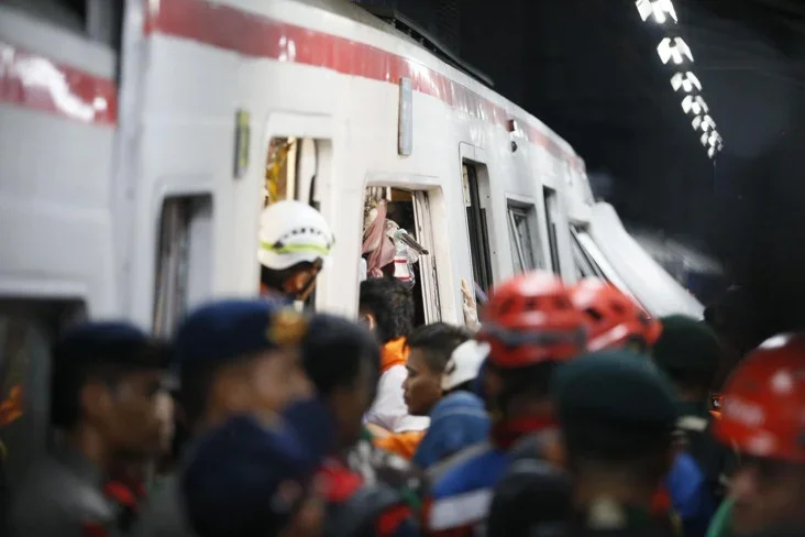 Pemprov Jabar Tanggung Biaya RS Korban Tabrakan Kereta Maut di Bekasi