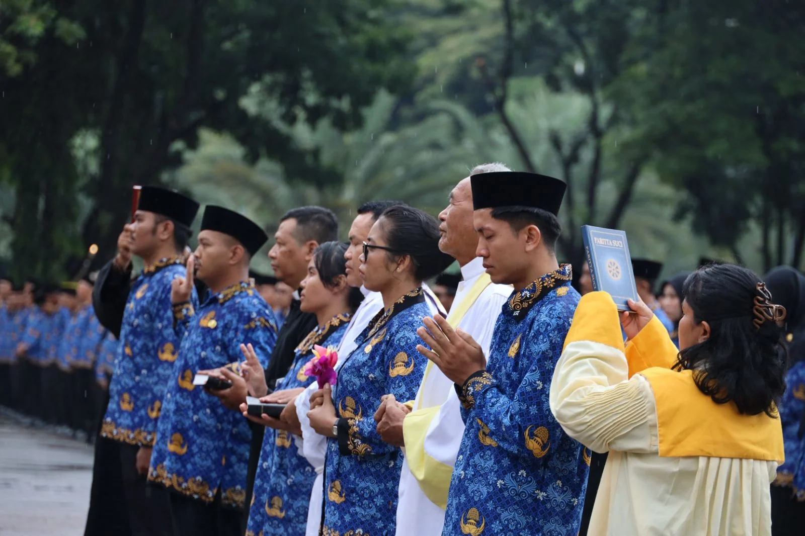 PPPK Paruh Waktu di Kota Bekasi menyampaikan rasa syukur usai resmi diangkat oleh Pemerintah Kota Bekasi.Dok-Diskomimfo Kota Bekasi