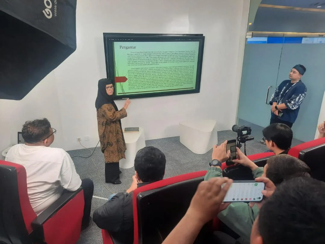 Sejarawan Unpad, Nina Herlina Lubis, menerangkan, tanggal 18 Mei diambil dari peristiwa perubahan nama Kerajaan Tarumanegara menjadi Kerajaan Sunda oleh Maharaja Trarusbawa pada 18 Mei 669 Masehi.
