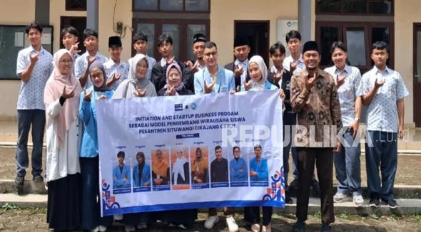 Tim pengabdian kepada masyarakat FEB Unisba akan memberikan pelatihan wirausaha hingga praktik bisnis kepada santri di Pesantren Situwangi, Kecamatan Cikajang, Kabupaten Garut.
