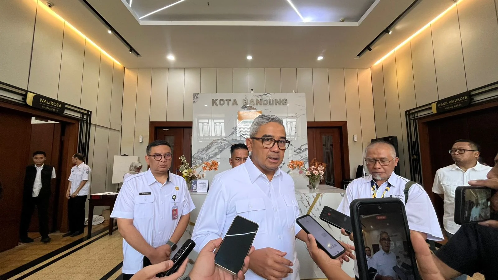 Wali Kota Bandung, Muhammad Farhan mengatakan, kebijakan tersebut merupakan bentuk teladan dari pimpinan di tengah penerapan WFH.Dok-Diskominfo Kota Bandung