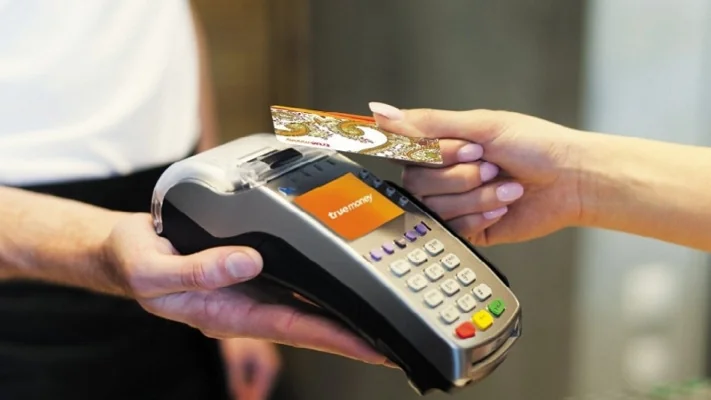 Layanan yang dikenakan PPN di antaranya uang elektronik (e-money), dompet elektronik (e-wallet), gerbang pembayaran, switching, kliring, penyelesaian akhir, dan transfer dana.
