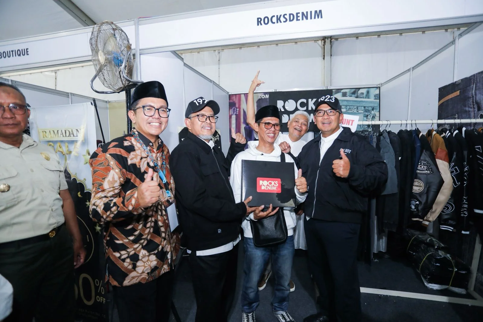 Pembukaan dihadiri Menteri Koperasi Republik Indonesia, Ferry Juliantono, Wali Kota Bandung, Muhammad Farhan serta Ketua Umum PP Persis, Jeje Zaenudin, bersama para pengurus organisasi dan pelaku usaha dari kalangan internal Persis.Dok-Diskominfo Kota Ban