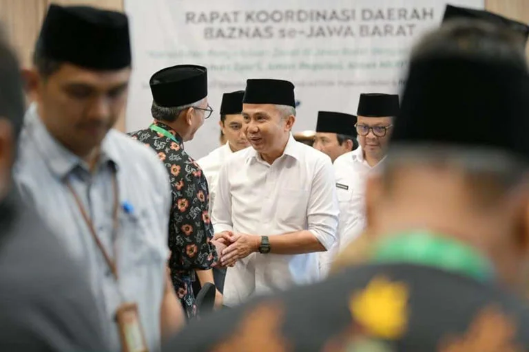 Penjabat Gubernur Jabar Bey Machmudin tidak setuju pembangunan flyover Bojongsoang.