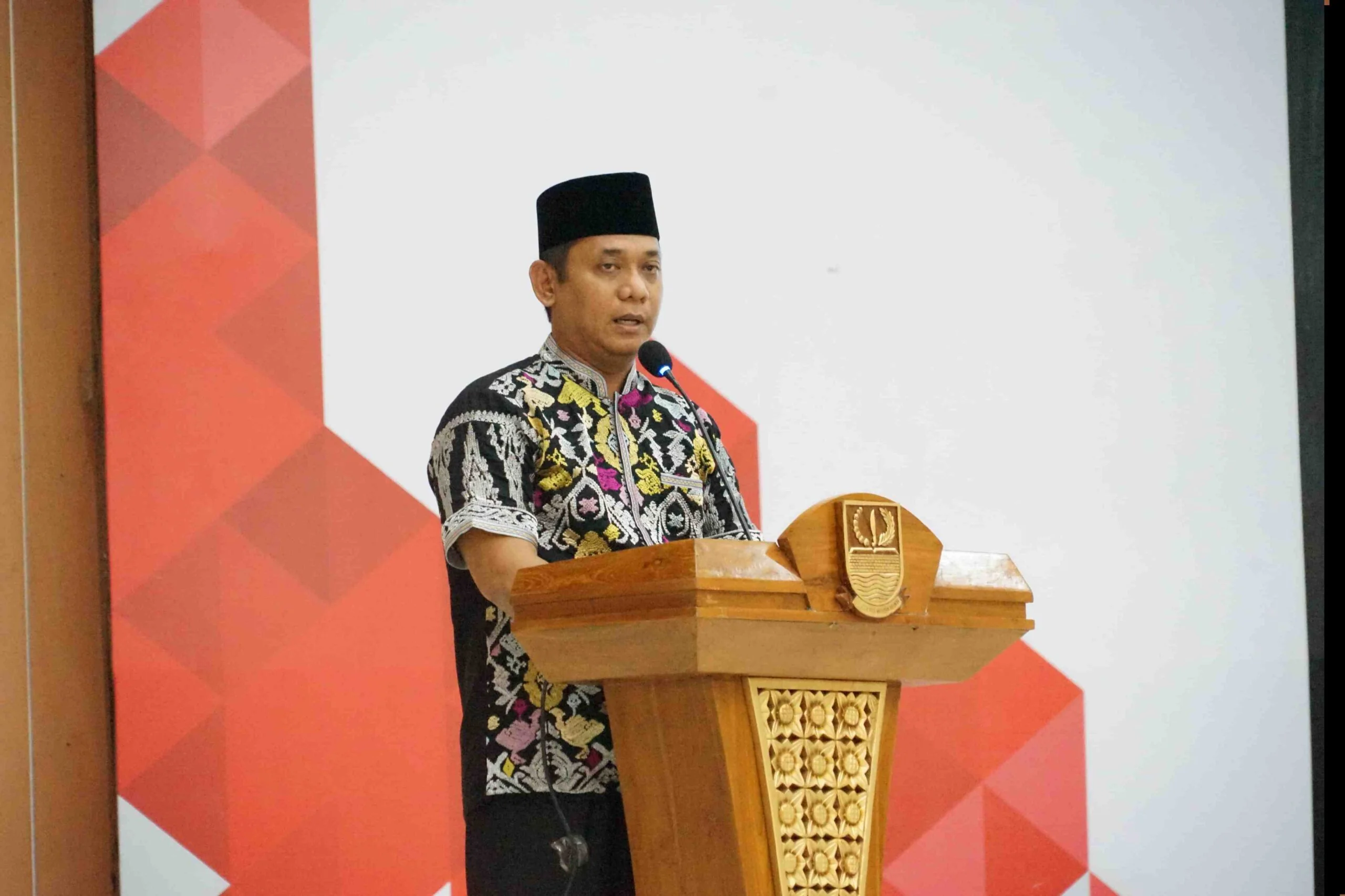 Plt Bupati Bekasi Asep Surya Atmaja menghadiri Peringatan Isra Mi’raj Nabi Muhammad SAW 1447 H/2026 di Gedung Wibawamukti Kompleks Pemkab Bekasi Cikarang Pusat, Jum'at (23/01/2026). Foto: Jaja Jaelani