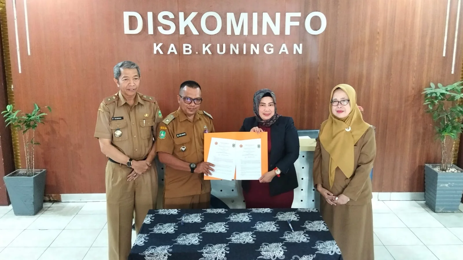 Kepala Diskominfo Kab. Kuningan, Drs. H. Ucu Suryana, M.Si.Ist