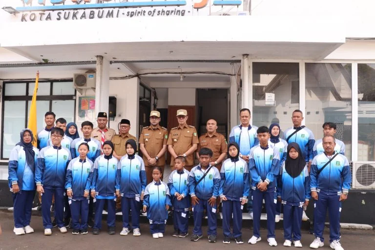 Wali Kota Sukabumi Ayep Zaki melepas 26 atlet.Ist