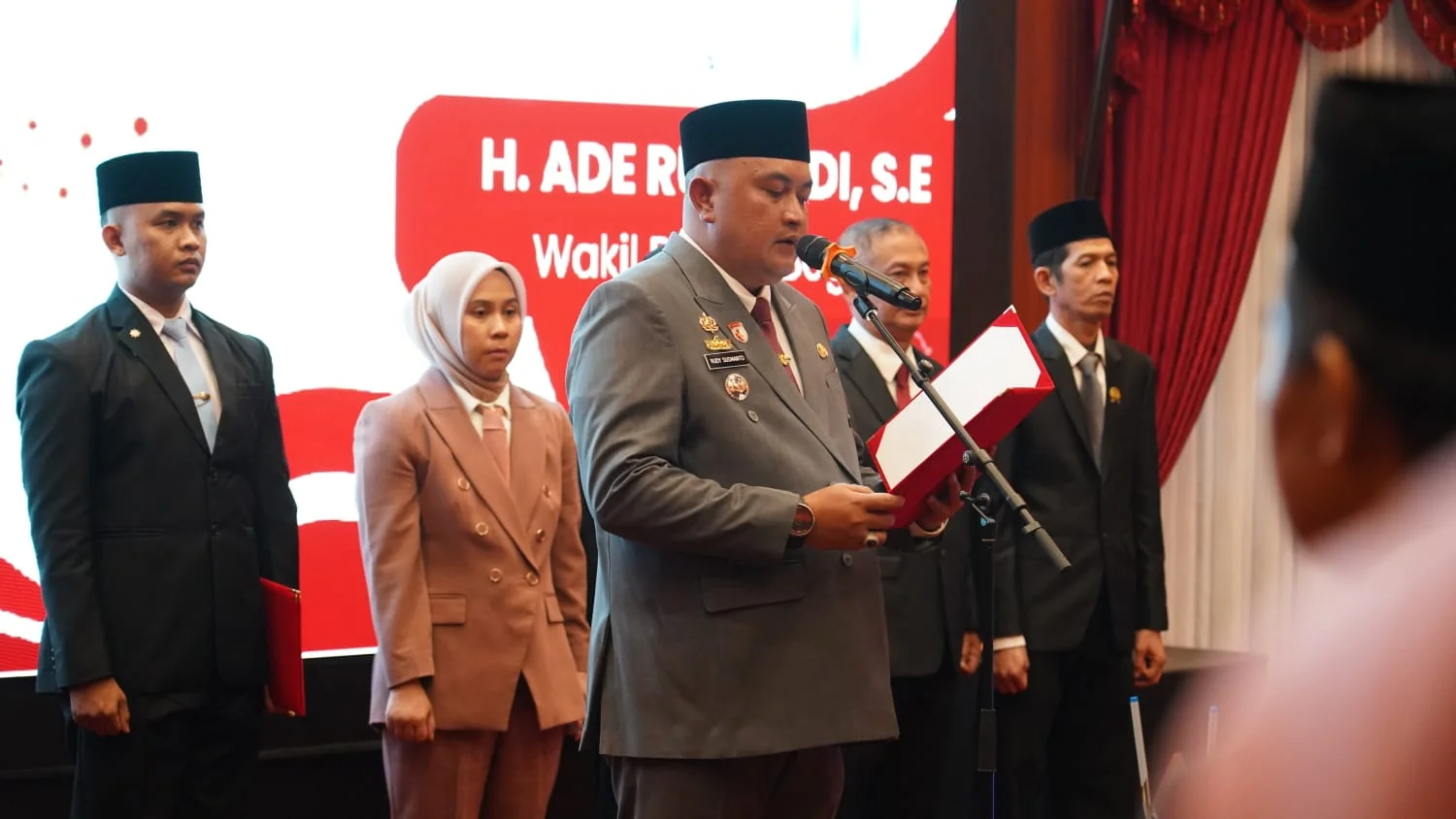 Bupati Bogor, Rudy Susmanto, melantik 24 pejabat di lingkungan Pemerintah Kabupaten Bogor melalui pengambilan sumpah/janji Jabatan Struktural dan Jabatan Fungsional.Dok-Diskominfo Kab Bogor