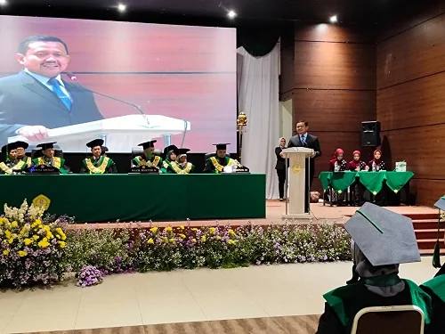 Pesan mendalam dilontarkan Bupati Sumedang Dony Ahmad Munir kepada para wisudawan Universitas Sebelas April.Ist