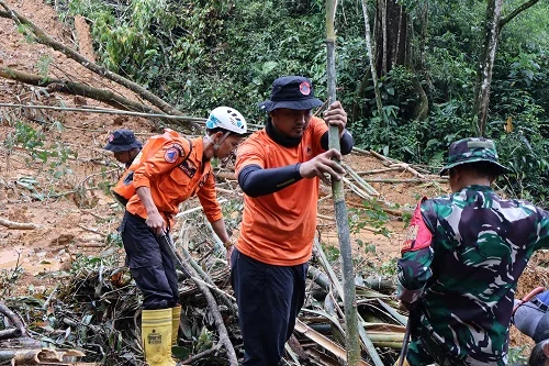 Pemerintah Kabupaten Sumedang bergerak cepat melakukan langkah antisipasi pascabencana longsor yang terjadi di  kawasan perkebunan teh Cisoka, Desa Citengah, Kecamatan Sumedang Selatan.Dok-Diskominfosanditik Sumedang