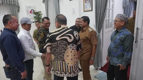 Bupati Sumedang Dony Ahmad Munir menerima pengusaha dari Malaysia di Gedung Negara.Ist