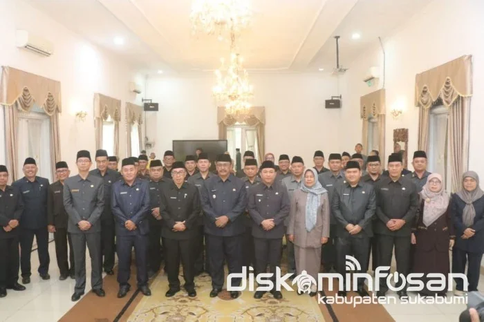 Bupati Sukabumi Asep Japar melantik empat pejabat eselon IIb di lingkungan Pemerintah Kabupaten Sukabumi.Ist