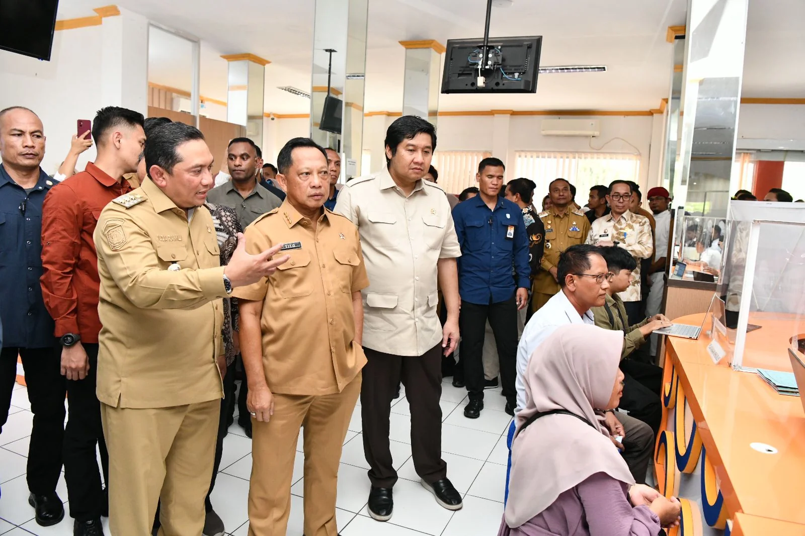 Uji coba layanan PBG kurang dari tiga jam di Kabupaten Sumedang disaksikan langsung oleh Menteri Dalam Negeri dan Menteri Perumahan dan Kawasan Permukiman (PKP).