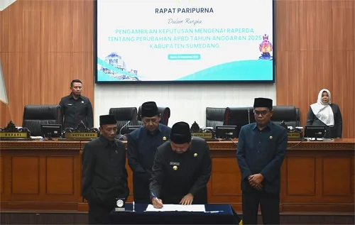 Bupati Sumedang Dony Ahmad Munir saat Rapat Paripurna DPRD.Ist