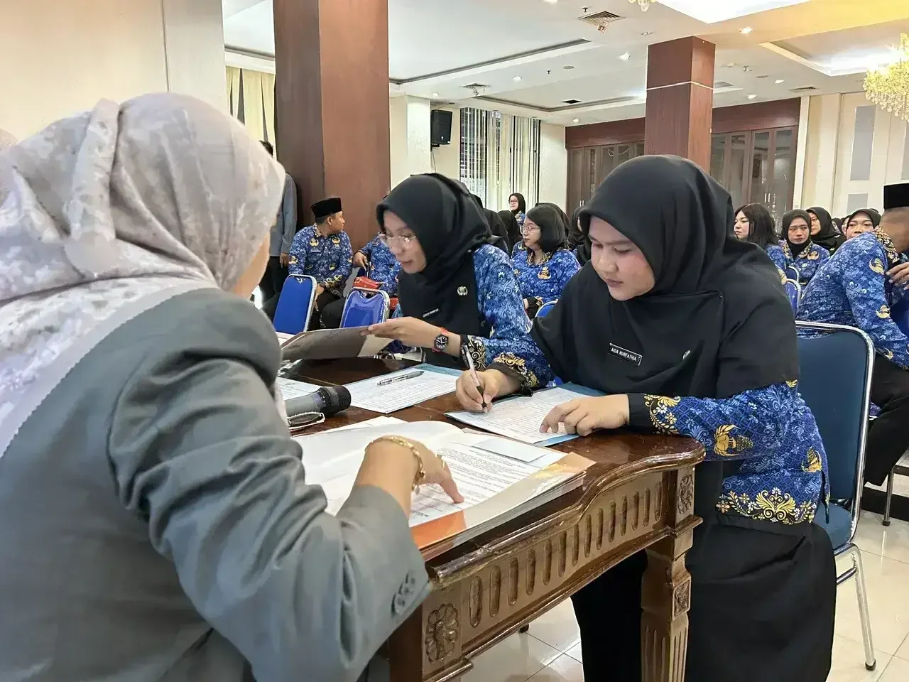 BKPSDM Serahkan SK ke 105 PNS Pemkot Depok.Dok-Diskominfo Kota Depok