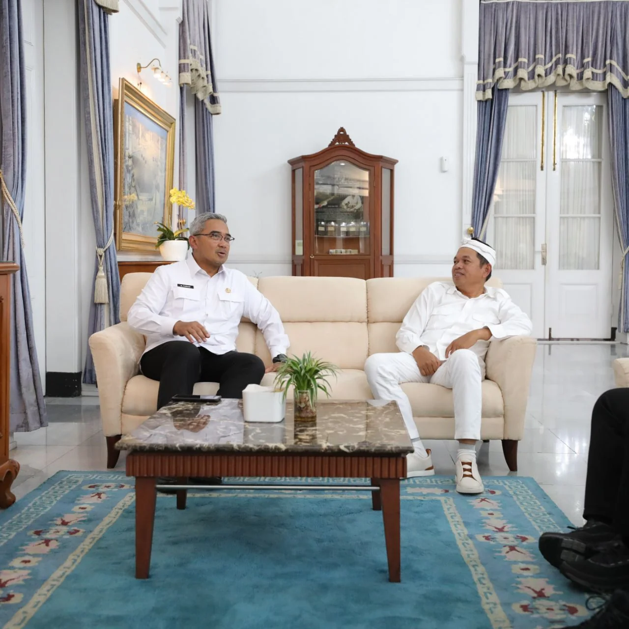 Wali Kota Bandung, Muhammad Farhan menyampaikan, apresiasinya kepada Gubernur Jawa Barat, Dedi Mulyadi, yang aktif berkeliling ke daerah untuk memastikan program provinsi dan kabupaten/kota berjalan seirama.Dok-Diskominfo Kota Bandung