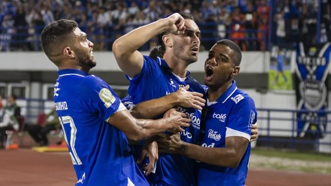 Super League: Hajar Persis Solo, Persib Bandung Kukuh di Puncak