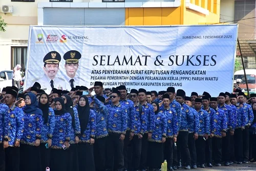 Bupati Sumedang melarang kepala SKPD mengangkat dan menugaskan pegawai non ASN pascapengangkatan pegawai non ASN sebanyak 5.408 orang menjadi Pegawai Pemerintah dengan Perjanjian Kerja Paruh Waktu, 1 Desember 2025.Ist