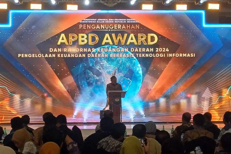 Mendagri Tito Karnavian dalam acara Penganugerahan APBD Award dan Rakornas Keuangan Daerah 2024 di Grand Sahid Jaya Hotel, Jakarta Selatan, Rabu (18/12/2024).