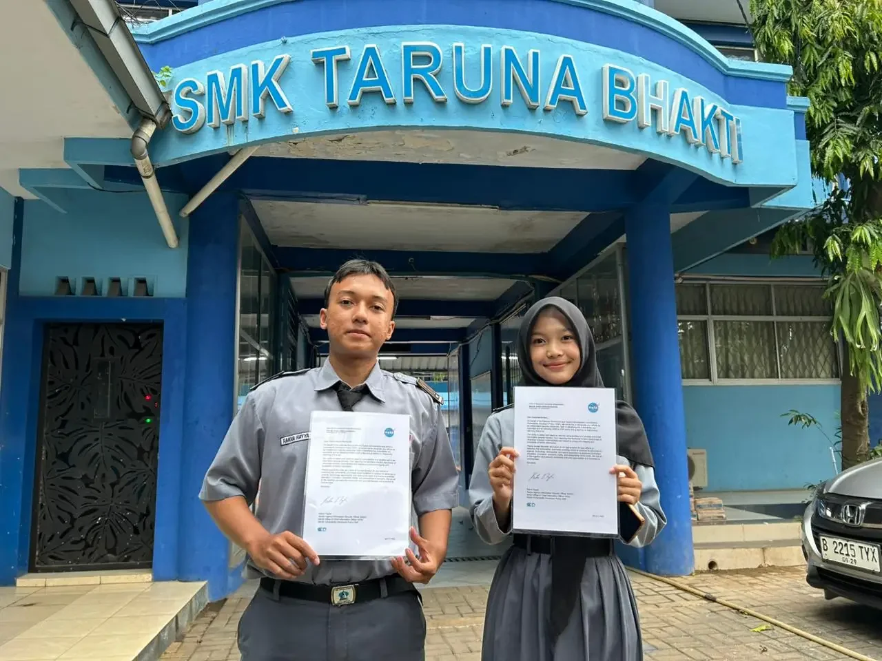 Rakha Hayya Ilhamsyah dan Balqis Amanda, siswa kelas 11 Teknis Komputer Jaringan (TKJ) SMK Taruna Bhakti. (Foto: Diskominfo Depok).