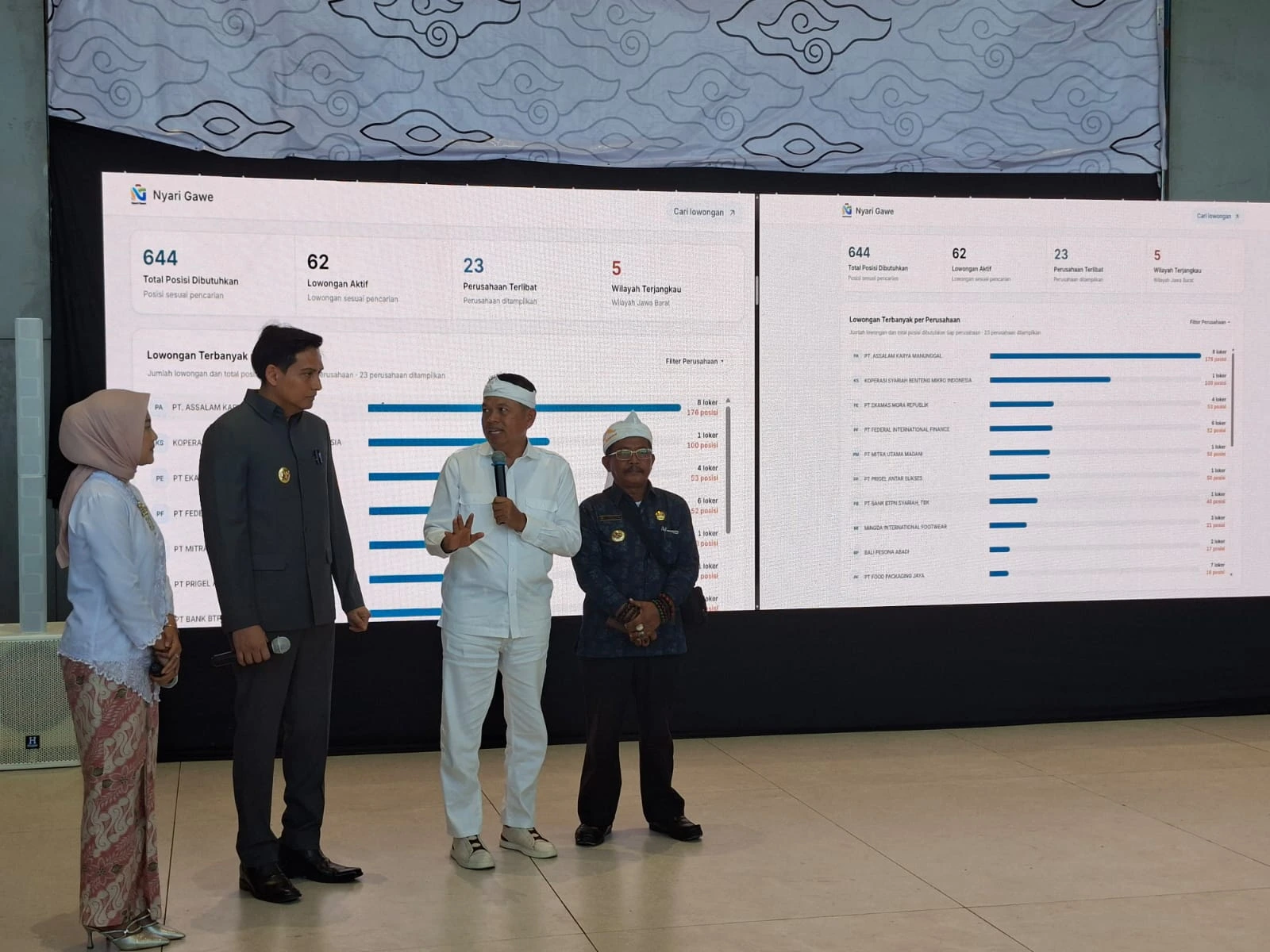 Pemerintah Provinsi Jawa Barat akan menyelenggarakan pelatihan bahasa asing bagi masyarakat desa.