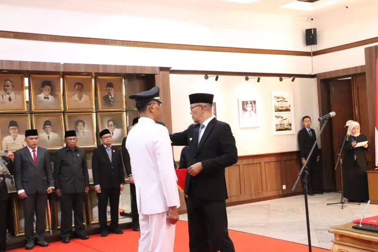 Wali Kota Sukabumi Ayep Zaki melantik sejumlah pejabat administrator, pengawas dan fungsional.Dok-Diskominfo Kota Sukabumi