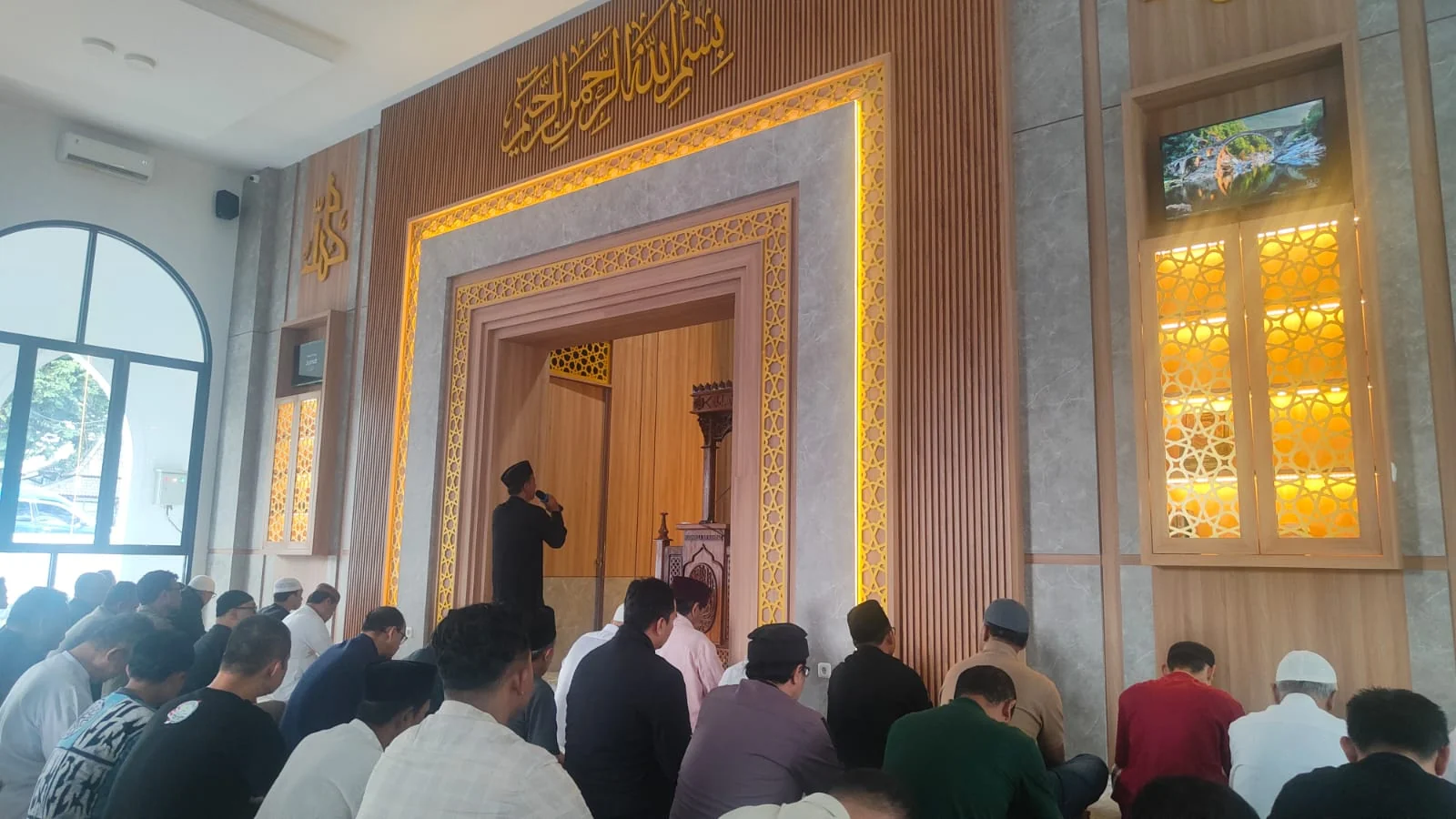 Suasana khidmat di Mushola Ar-Rahmat pada pelaksanaan Sholat Jumat.Dok-IKP/Diskominfo Kuningan