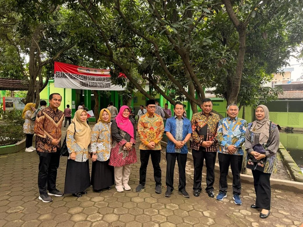 Asisten Administrasi Umum Setda Kota Cirebon, M. Arif Kurniawan, yang hadir mewakili Wali Kota Cirebon Effendi Edo, menyampaikan bahwa SRT adalah bentuk kehadiran nyata negara di tengah masyarakat yang membutuhkan perhatian khusus.Dok-Beni Agus Pratama