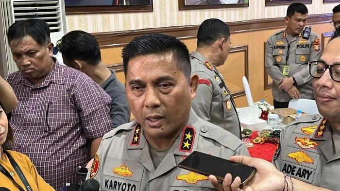 Inspektur Jéndral Karyoto, Mertua Dedi Mulyadi, anu nyepeng kalungguhan luhur sarta pernah ngajabat di KPK