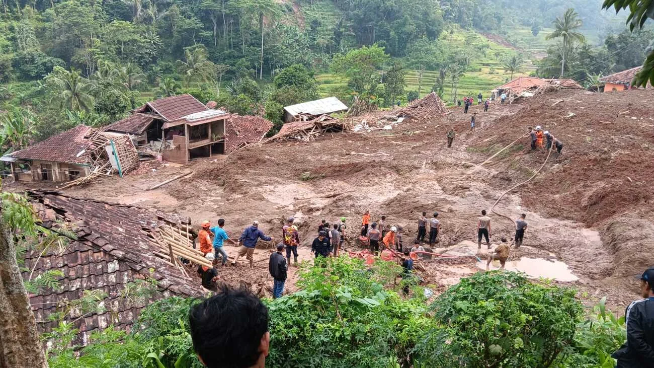 Longsor di Cisarua KBB: 30 Rumah Tertimbun, Warga Hilang Masih Dicari