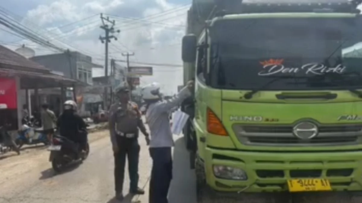 Langgar Jam Operasional Truk, Dinas Setempat di Subang Langsung Berindak Tegas