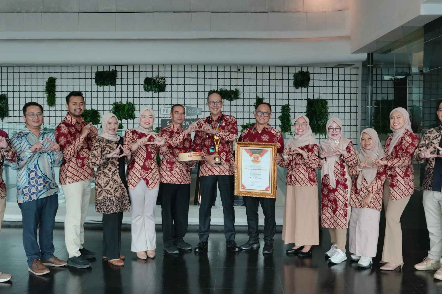 Wali Kota Sukabumi Ayep Zaki dalam acara penyerahan penghargaan yang diselenggarakan di Hotel Indonesia Kempinski, pada 10 Desember 2025.Ist